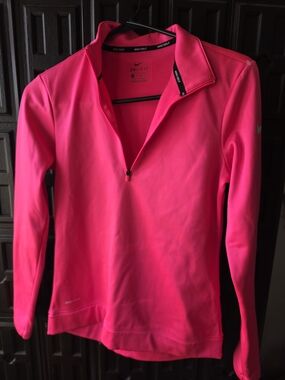 Nike Women's Dri-FIT Half-Zip Pullover in Hot Pink XS Y2K